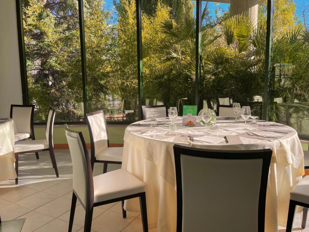 Hotel Santacroce Meeting スルモナ エクステリア 写真