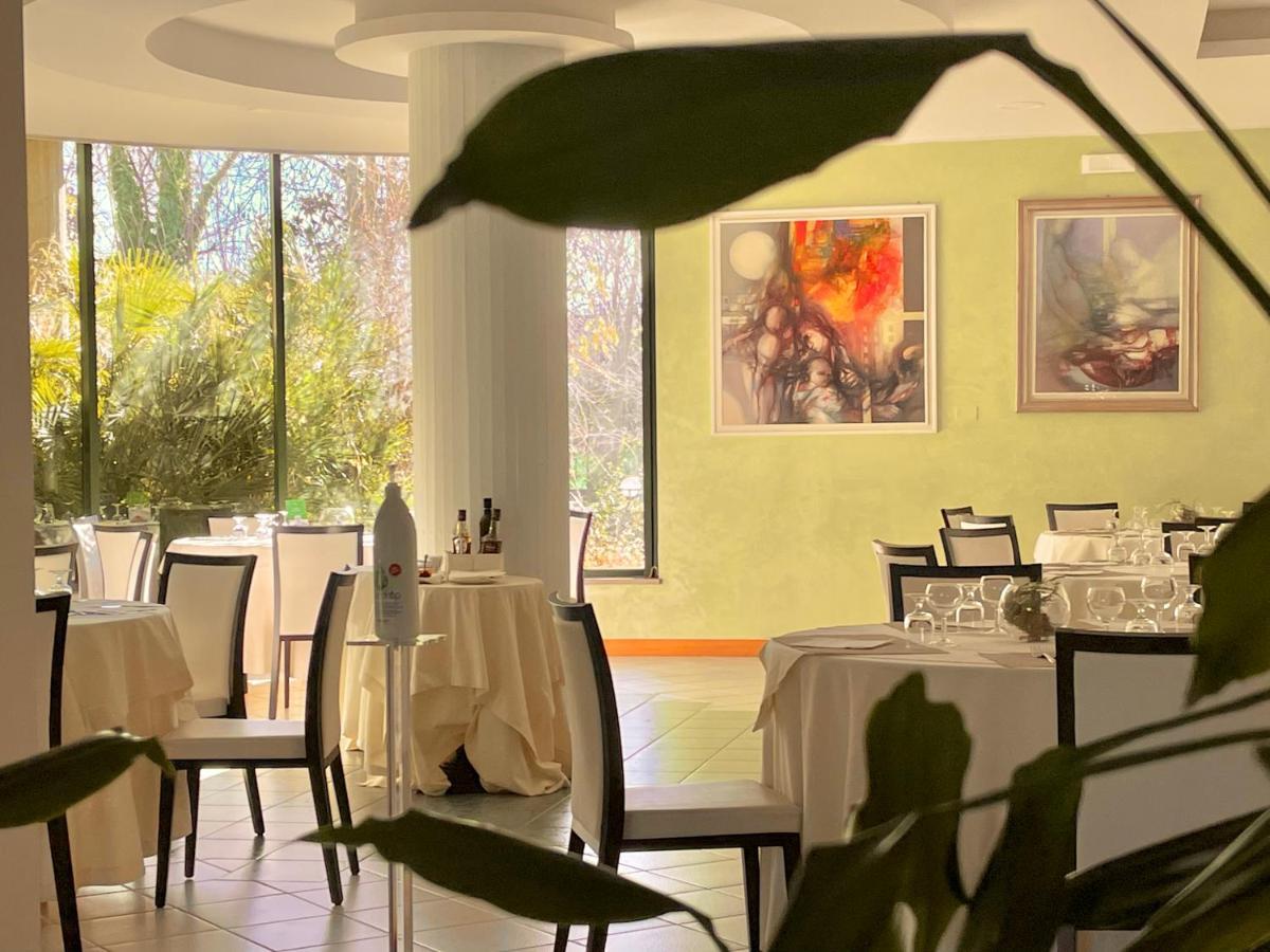Hotel Santacroce Meeting スルモナ エクステリア 写真