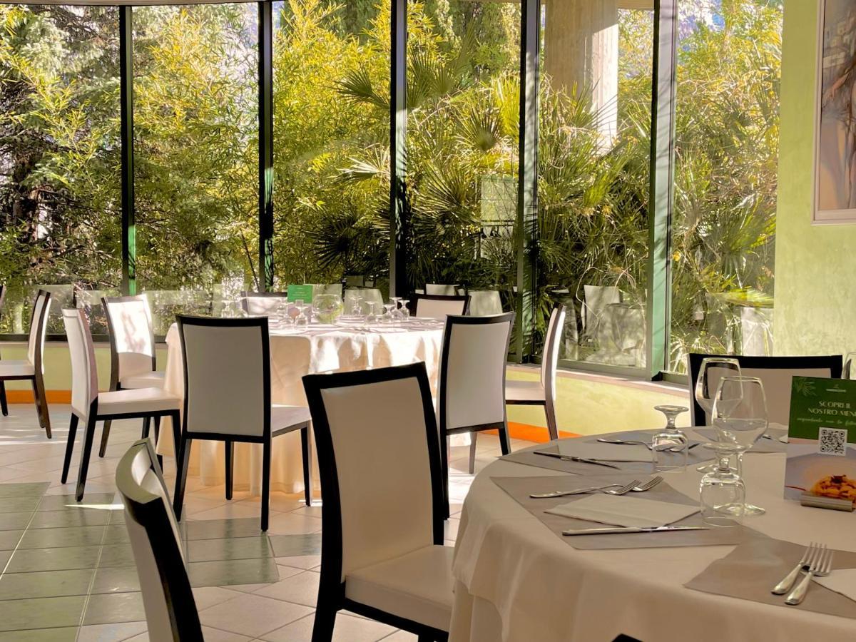 Hotel Santacroce Meeting スルモナ エクステリア 写真