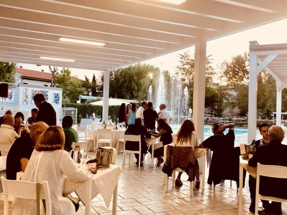 Hotel Santacroce Meeting スルモナ エクステリア 写真
