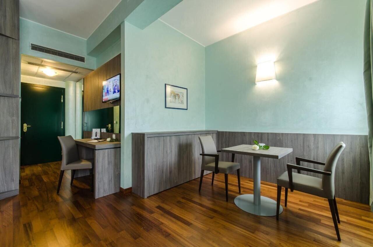 Hotel Santacroce Meeting スルモナ エクステリア 写真