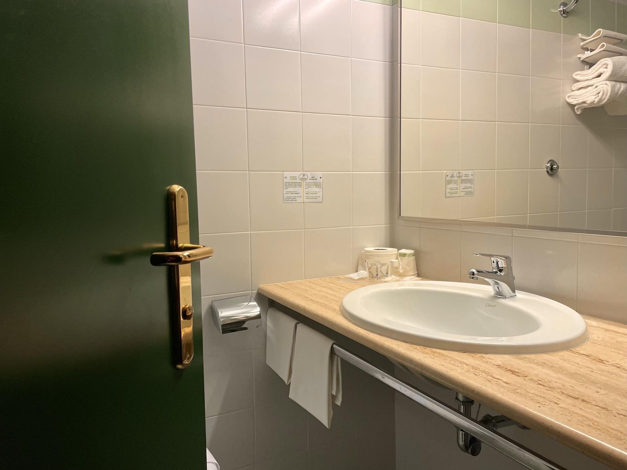 Hotel Santacroce Meeting スルモナ エクステリア 写真