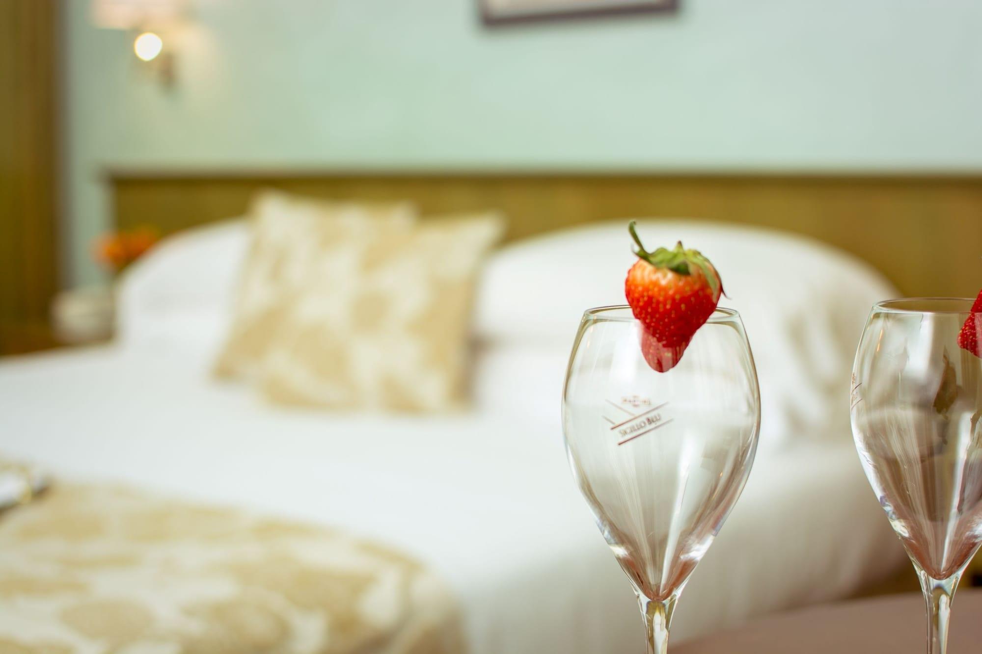 Hotel Santacroce Meeting スルモナ エクステリア 写真