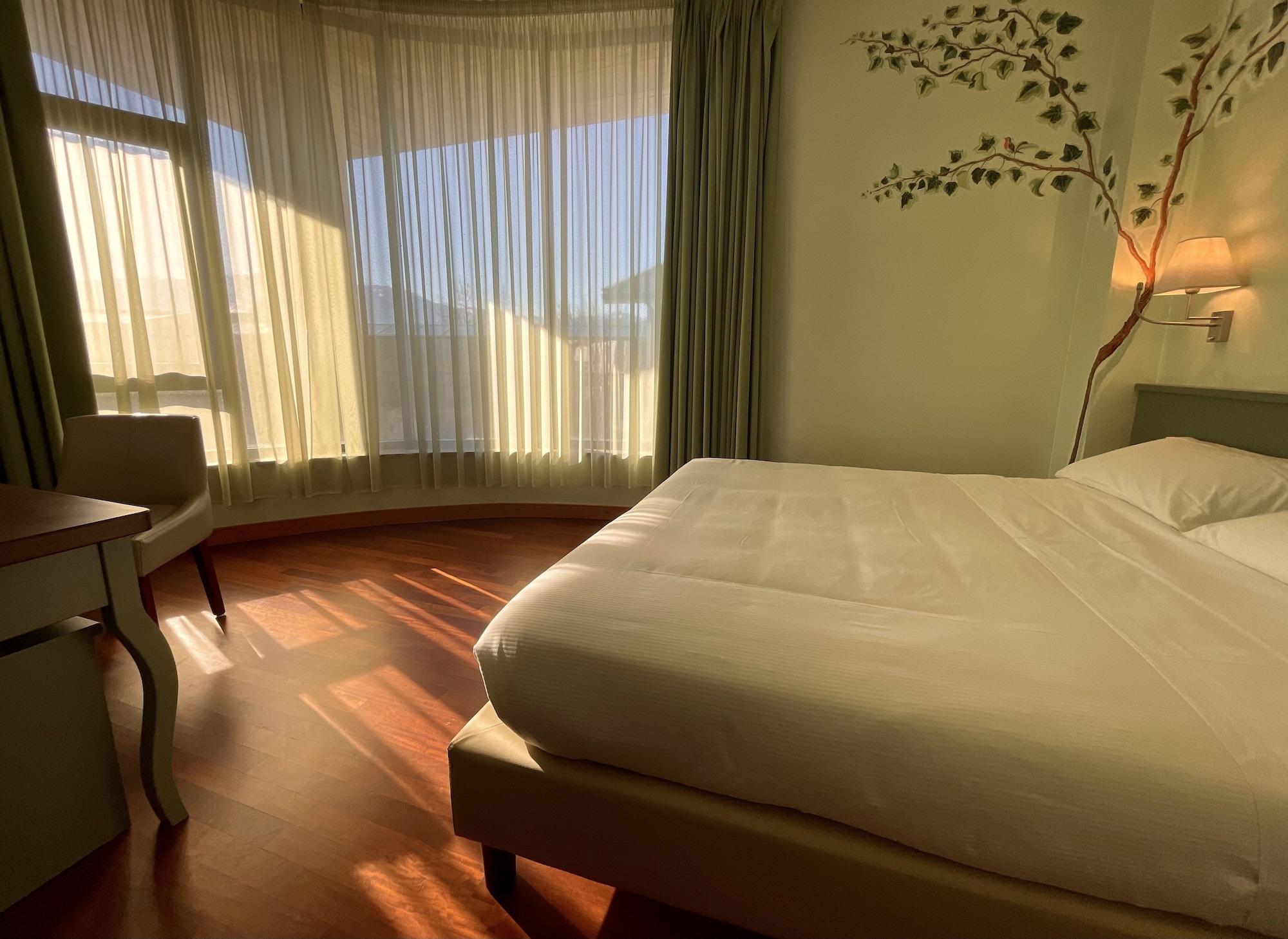 Hotel Santacroce Meeting スルモナ エクステリア 写真