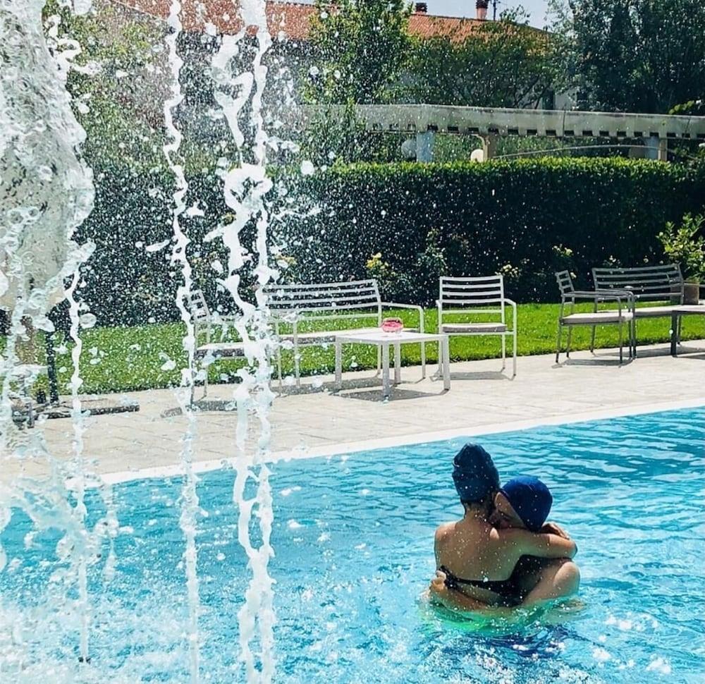 Hotel Santacroce Meeting スルモナ エクステリア 写真