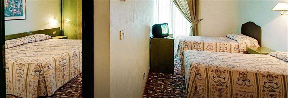 Hotel Santacroce Meeting スルモナ エクステリア 写真