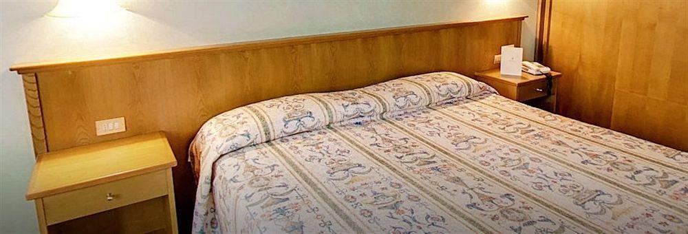 Hotel Santacroce Meeting スルモナ エクステリア 写真