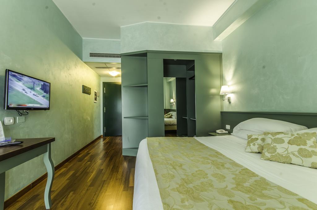 Hotel Santacroce Meeting スルモナ エクステリア 写真