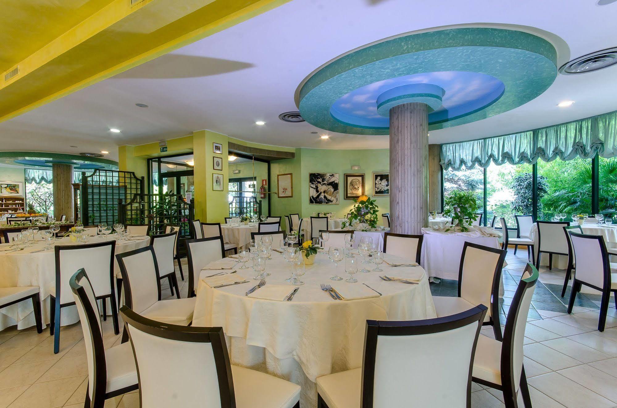 Hotel Santacroce Meeting スルモナ エクステリア 写真