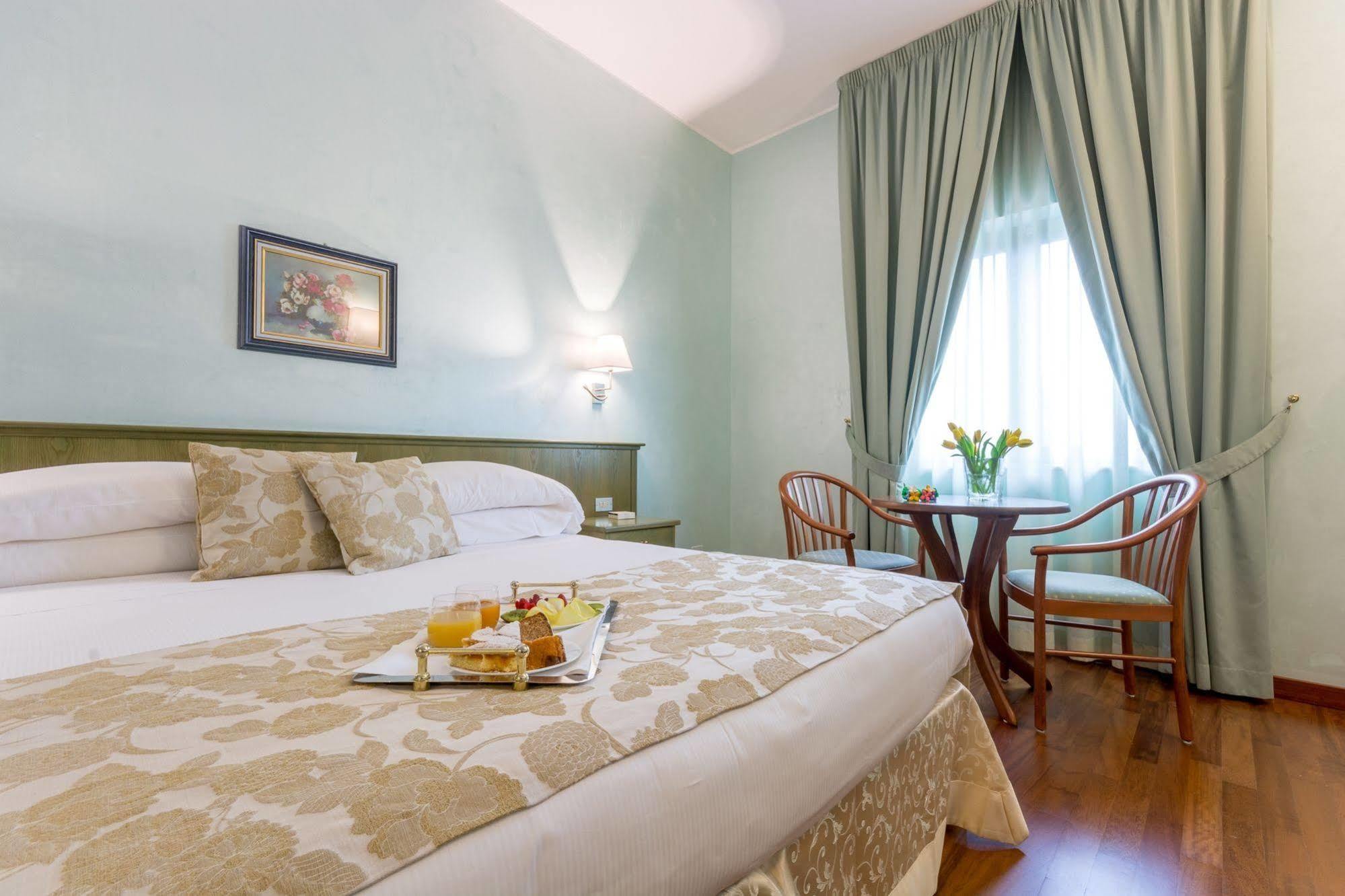 Hotel Santacroce Meeting スルモナ エクステリア 写真